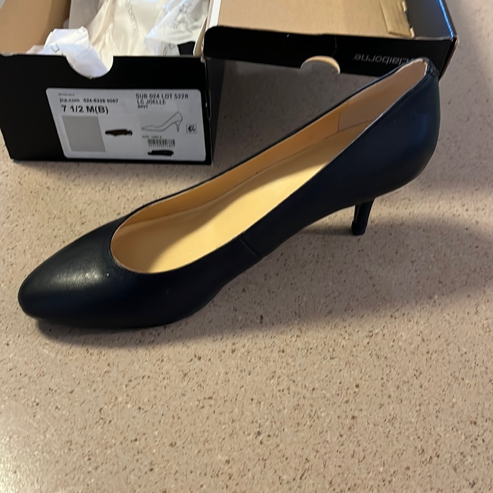 Liz Claiborne Navy heel